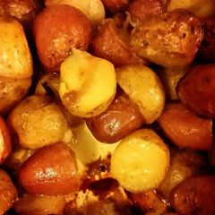 A picture of Onion garlic potatoes.