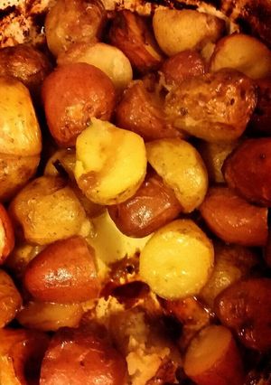 A picture of Onion garlic potatoes.