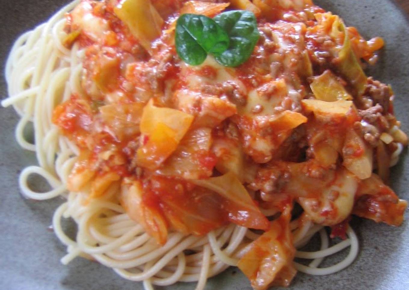 Melting Cheese and Spring Cabbage Tomato Pasta