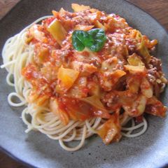 A picture of Melting Cheese and Spring Cabbage Tomato Pasta.