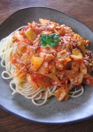 A picture of Melting Cheese and Spring Cabbage Tomato Pasta.
