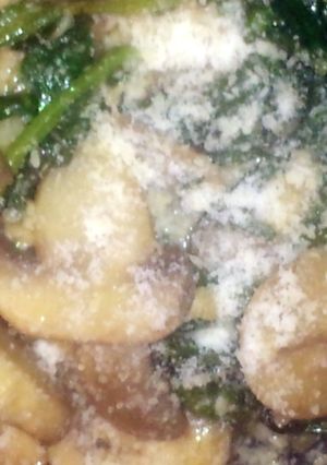 A picture of Garlic Spinach And Mushroom Saute.