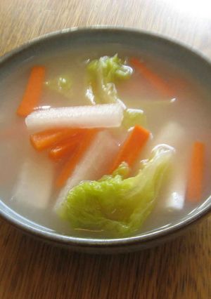 A picture of Divine Mul (Water) Kimchi Made with Water from Rinsing Rice.