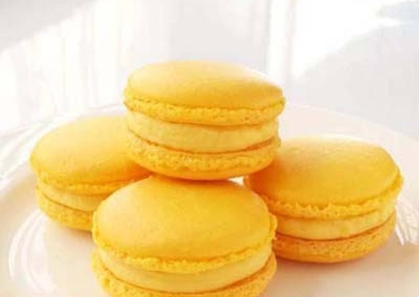 Lemon Macarons with Italian Meringue