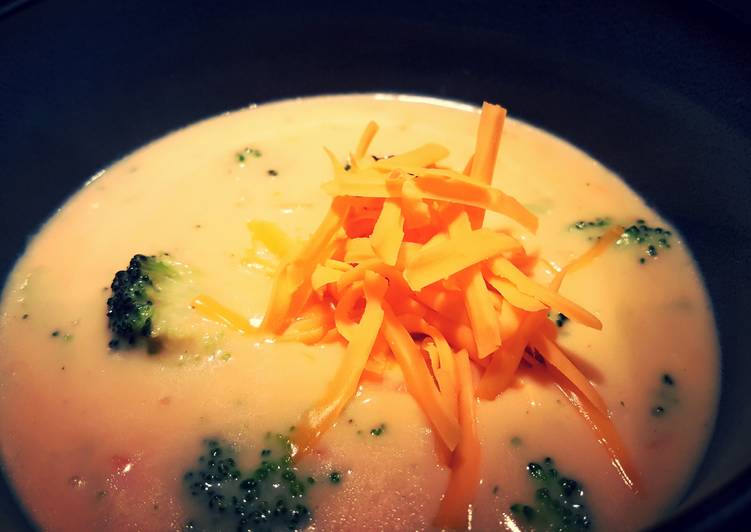 Easiest Way to Prepare Super Quick Homemade Broccoli &amp; cheddar soup (copycat panera bread)