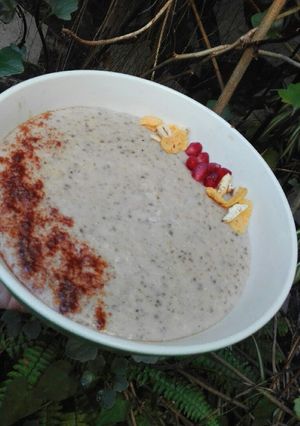Una foto de Bowl de avena cocida calentita😊 con chocolate para el desayuno