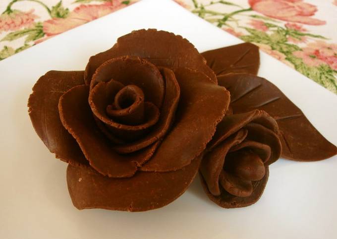 How to Prepare Award-winning Decorative Chocolate Roses