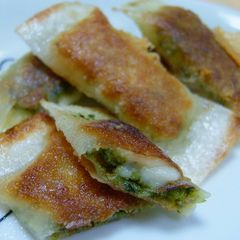 A picture of Genovese Sauce and Cheese Spring Rolls.