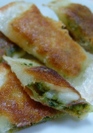 A picture of Genovese Sauce and Cheese Spring Rolls.