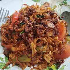 A picture of Mee sanggul goreng.