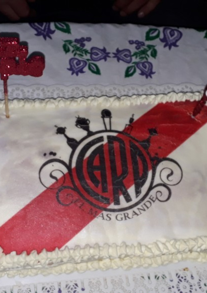 Una foto de Torta de cumpleaños sin tacc y sin azúcar!!! #singluten