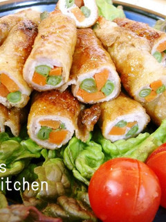 A picture of Carrot and Green Bean Pork Wraps.