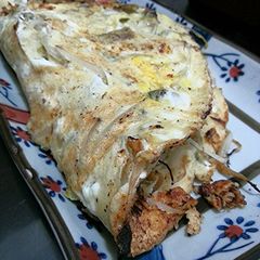 A picture of Oyster Omelette with Bean Sprouts.