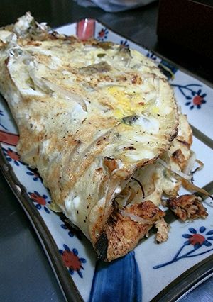 A picture of Oyster Omelette with Bean Sprouts.
