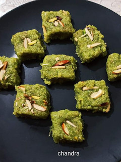 लौकी की बर्फी (lauki ki barfi recipe in Hindi) रेसिपी मुख्य फोटो