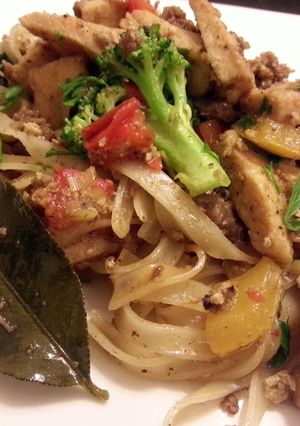 A picture of Sausage and chicken pad thai.