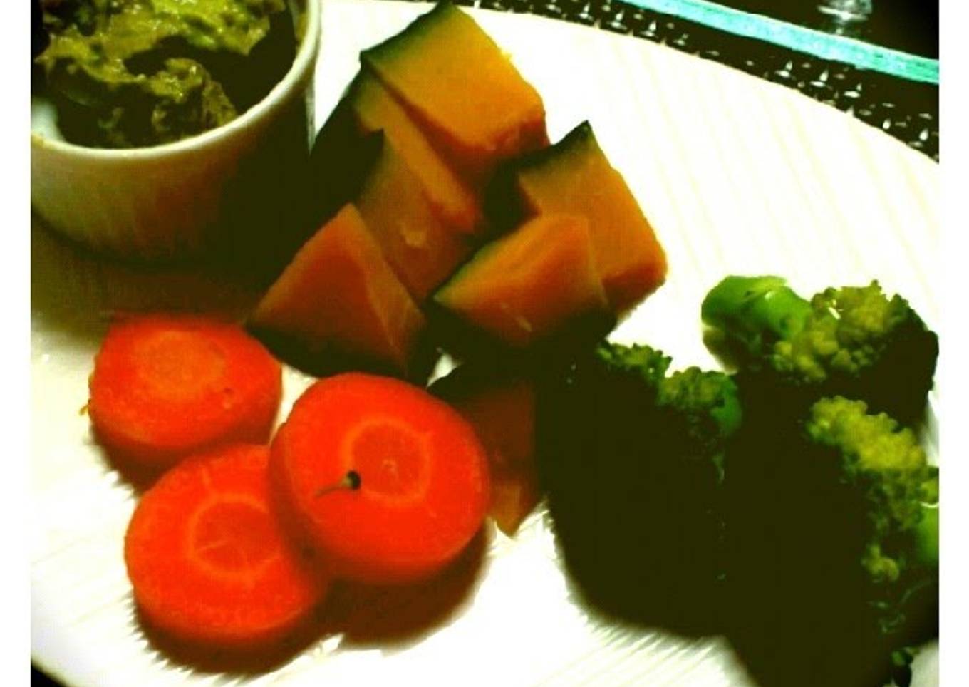 Steamed Vegetables with Avocado Sauce