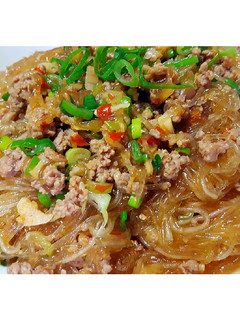 A picture of Green bean noodle with Minced Pork.