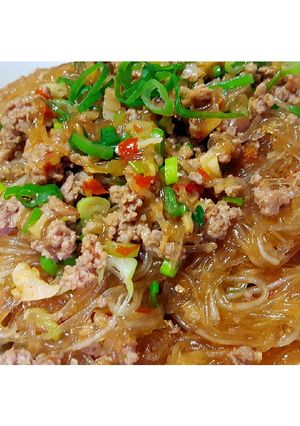 A picture of Green bean noodle with Minced Pork.