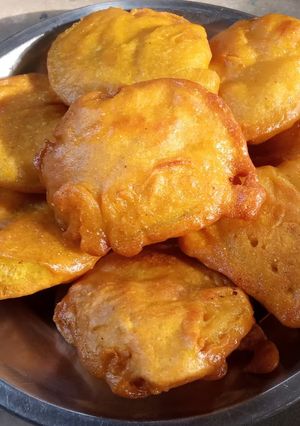 आलू के पकौड़े(aloo ke pakode recipe in hindi) रेसिपी मुख्य फोटो