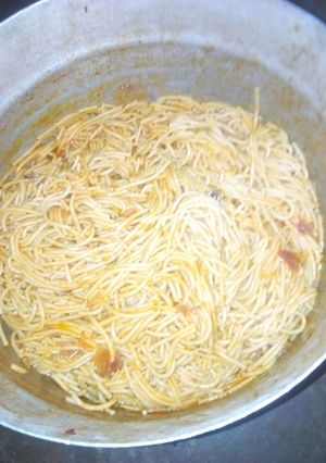 A picture of Naija jollofed fried spaghetti.