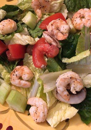 A picture of Ninja Foodie Grill Lemon Pepper Shrimp for a Salad.