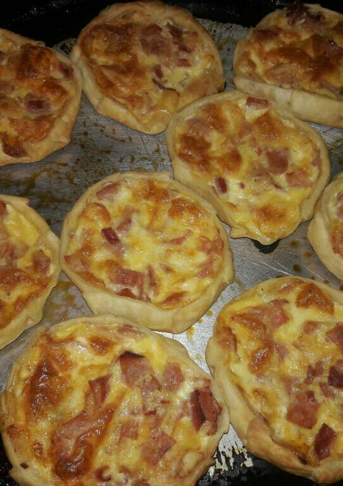 Una foto de Canastitas de jamón y queso