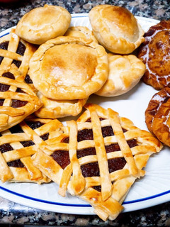 Una foto de Pastelitos de piña nicaragüenses!