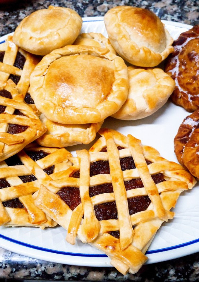 Una foto de Pastelitos de piña nicaragüenses!