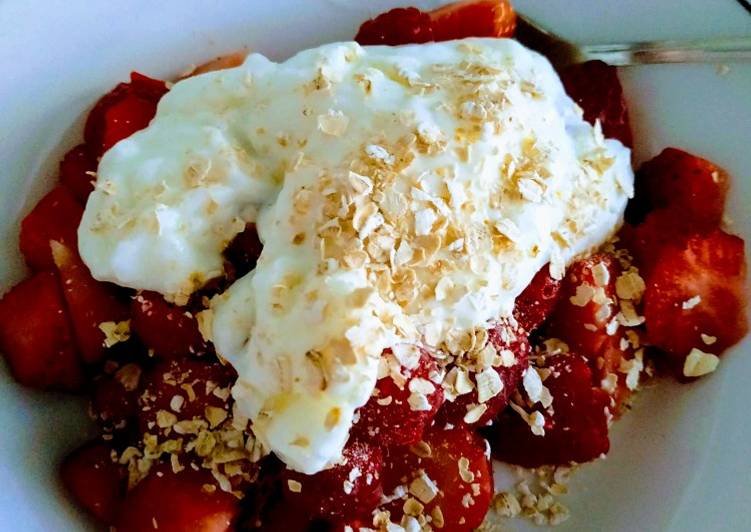 Fresas con yogur y avena