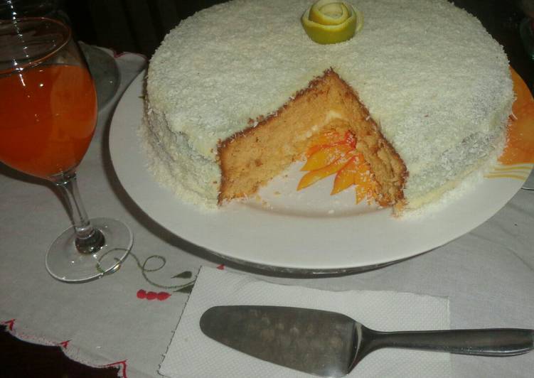 Bolo de laranja com recheio de coco