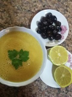 صورة لوصفة شوربة العدس بالخضار وزيت الزيتون