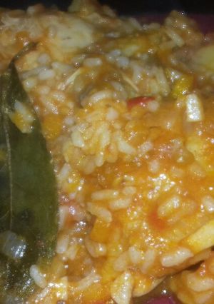 Una foto de Guiso De Arroz Con Pollo