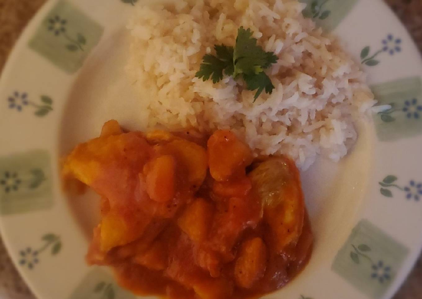 Alitas de pollo con papas rápidas