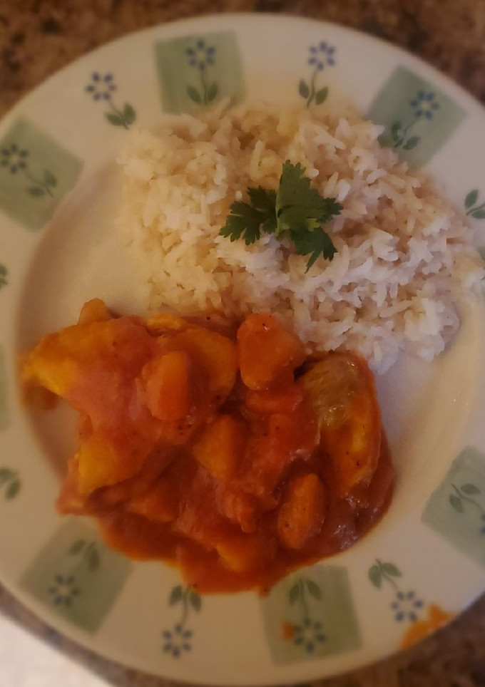 Una foto de Alitas de pollo con papas rápidas