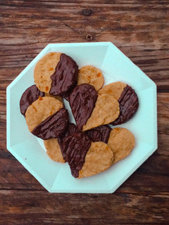 Una foto de Galletas de Avena, Naranja y Chocolate✨