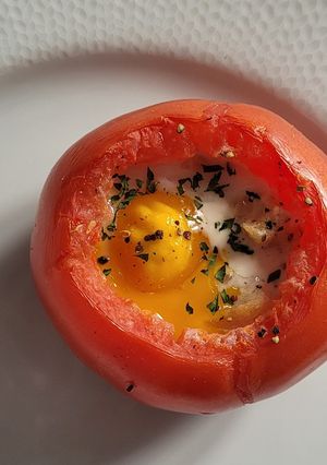 A picture of Eggs Baked in Tomatoes (Oeuf Cocotte en Tomate).