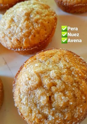 Una foto de Cupcakes de pera y avena