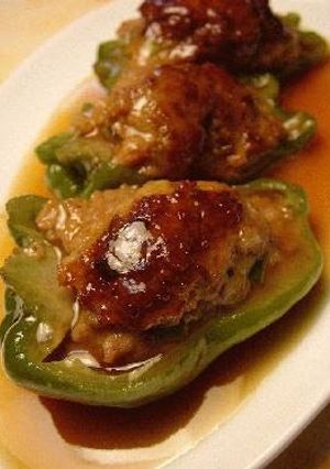 A picture of Creamy Meat-Stuffed Green Peppers.