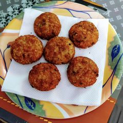 A picture of Crispy cutlets recipe with leftover rice and bread crumbs.