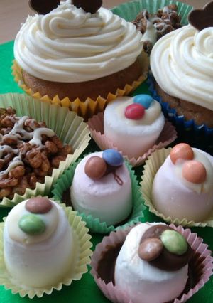 A picture of Vickys Marshmallow Top Hats, GF DF EF SF NF.