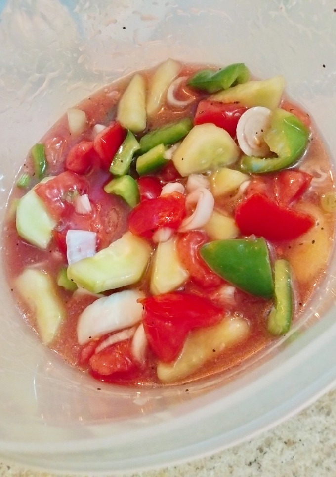 A picture of Easy Cucumber Salad.