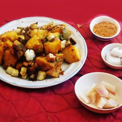 A picture of Kohlrabi stir-fried with coconut.