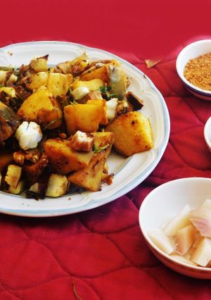 A picture of Kohlrabi stir-fried with coconut.