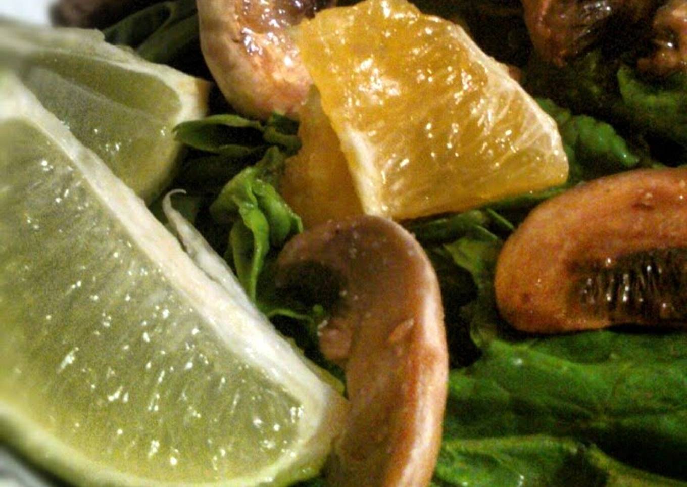 Healthy spinach salad with mushrooms and oranges
