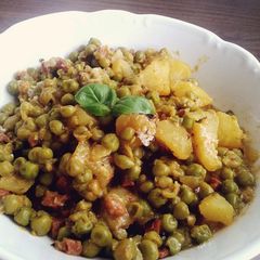 A picture of Curried Potatoes, Peas and Bacon.