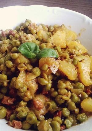 A picture of Curried Potatoes, Peas and Bacon.