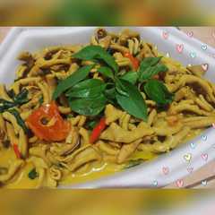 รูปของ Usus Ayam Kuah Kuning