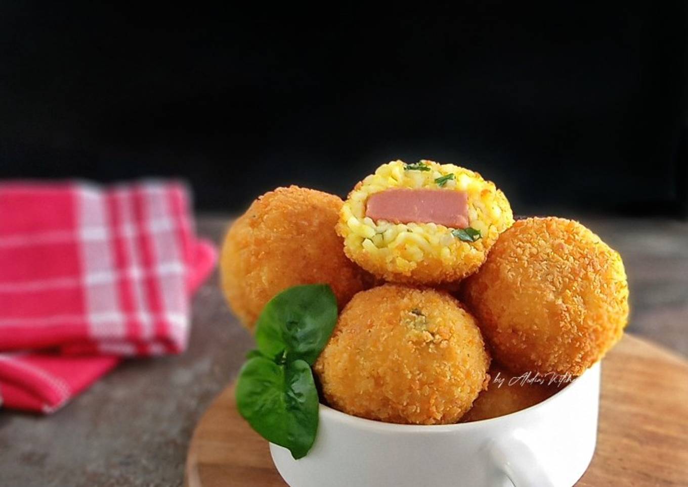 Bitterballen Mie Isi Sosis