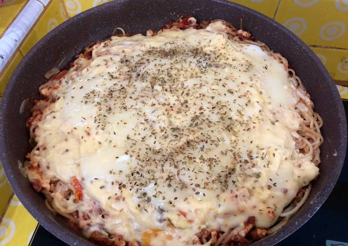 Baked Spaghetti with Bolognese and bechamel sauce (panggang teflon)